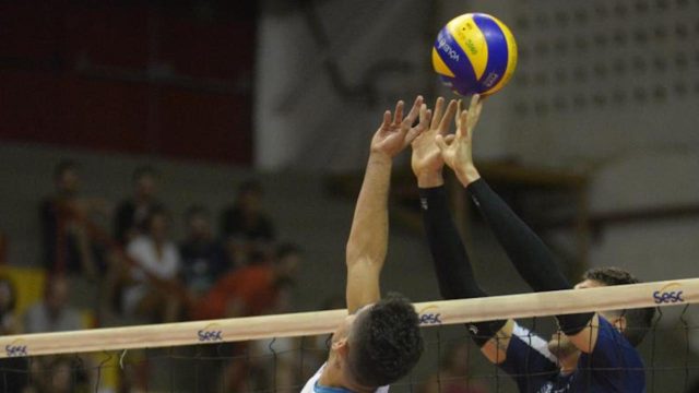 Para esporte coletivos a retomada seria mais lenta, com treinos específicos apenas na última fase antes do retorno das competições com público. Na foto, jogo da Superliga Banco do Brasil, em fevereiro. Foto: Erbs Jr./Fotos Públicas