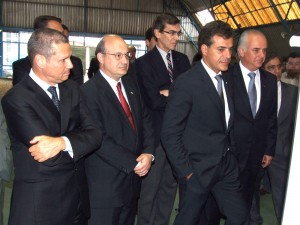 O reitor Zaki Akel Sobrinho acompanha visita de governadores ao Lactec - Foto: Fernando Scuissiato