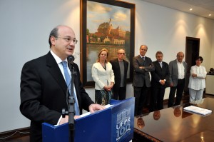 O reitor durante a solenidade de lançamento - Foto: Rodrigo Juste Duarte
