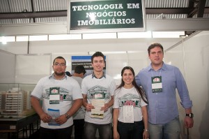 Professores Luciana Pedroso Xavier e Thiago Breus