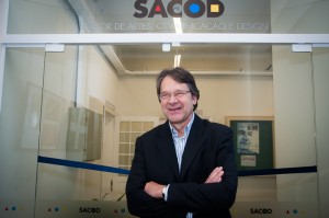 Professor Dalton Razera nas novas instalações do setor