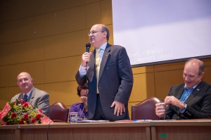 Reitor Zaki Akel Sobrinho fala aos estudantes no encerramento da Siepe - Foto: Marcos Solivan