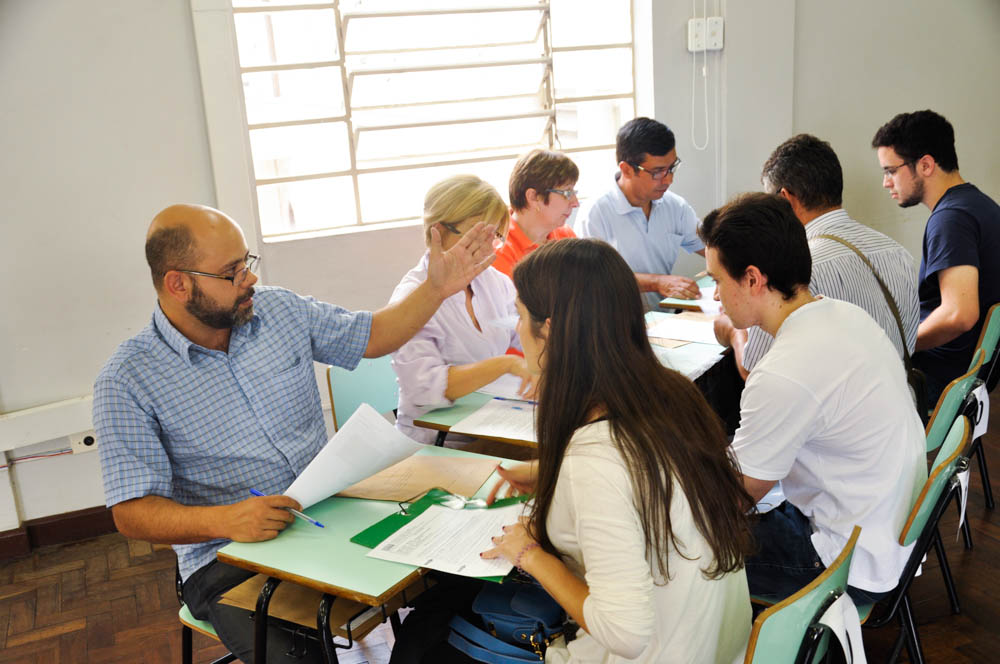Estudantes selecionados no Sisu para a UFPR fazem registro acadêmico em Curitiba - Foto: Nicola Ianuzzi