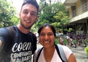 O estudante brasileiro João Paulo Magri - padrinho na ação INCLUIR - e a sua afilhada peruana, Julissa Melissa (pós-graduação em Entomologia) - FOTO: Facebook Integrar oficial