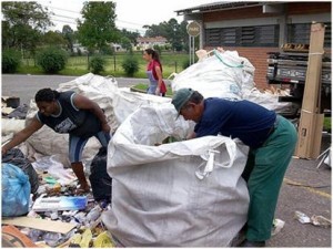 Cooperativa de Catadores de Materiais Recicláveis de Curitiba e Região Metropolitana (Catamare) tem convênio firmado com a UFPR