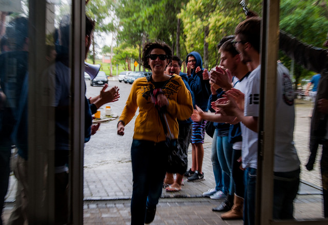 Candidatos correram para não perder o horário e garantiram um índice de abastenção significativamente menor que no ano passado. FOTO: Samira Chami Neves