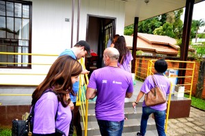 Entrega de donativos à Associação Casa do Pai. Foto: Leonardo Bettinelli