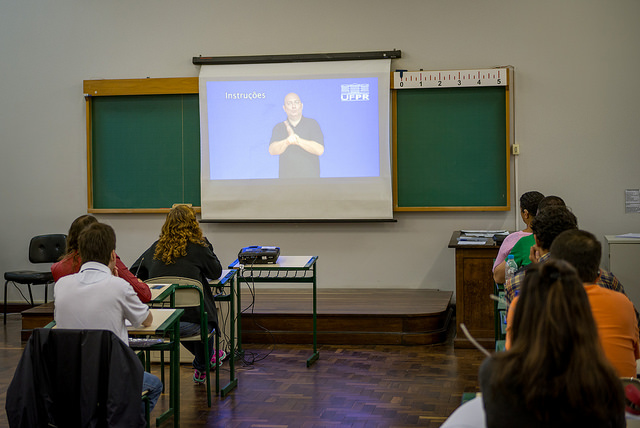 Vestibular especial é totalmente realizado em Libras e, nesta segunda edição, contou com 93 candidatos a 30 vagas. FOTO: Marcos Solivan