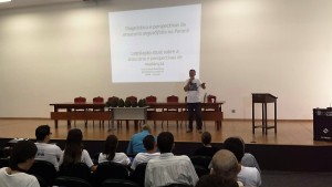 Prof,. Zanette na abertura do seminário 