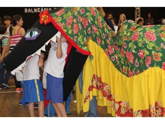 Bernúncia é uma das tradicionais personagens da brincadeira folclórica Boi de Mamão - foto: Márcia Cristina Ferreira