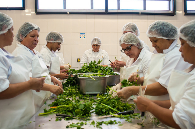 Os RUs da UFPR servem cerca de 270 mil refeições por mês, durante todos os dias da semana. Imagem: Samira Chami Neves. 