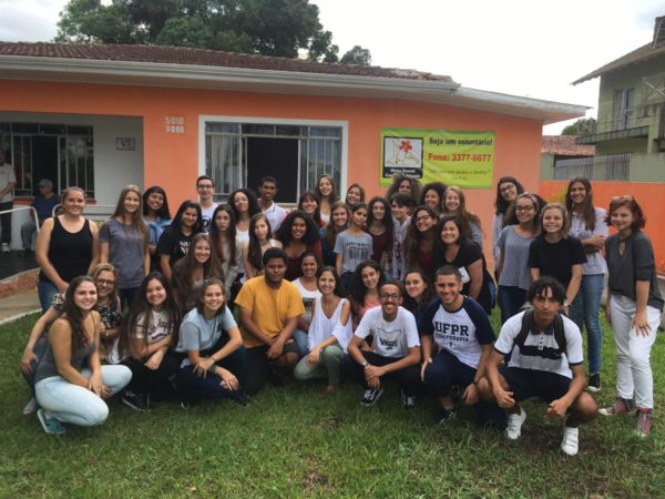 Estudantes de Fisioterapia doaram produtos de higiene ao lar para idosos Nova Canaã