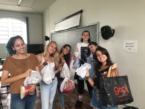 Alunos de Jornalismo, Publicidade e Propaganda e Relações Públicas doaram alimentos, roupas, produtos de higiene e de limpeza, cobertores e toalhas para comunidades da Vila das Torres