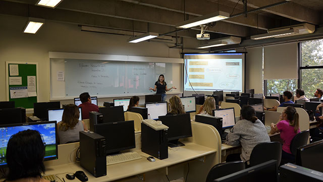 Oficinas e palestras estão sendo ministradas por estudantes e egressos do PPGGI, professores da UFPR e convidados. Foto: Leonardo Bettinelli/Sucom-UFPR