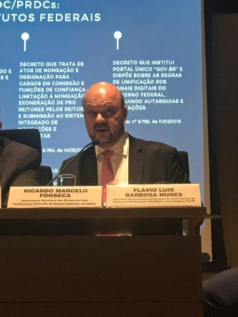 Reitor da UFPR participou de audiência pública do Ministério Público Federal, em Porto Alegre, para discutir bloqueio de verbas. Foto: Divulgação