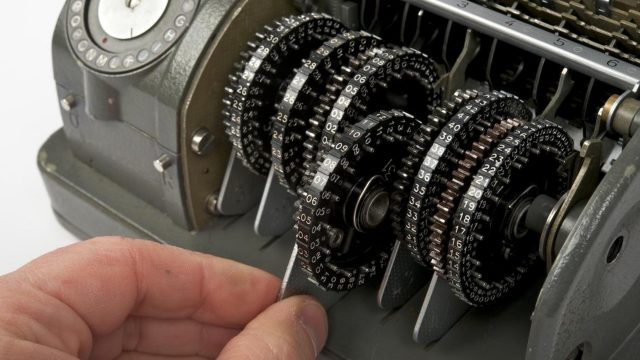 Engrenagem do modelo CX-52 da suíça Crypto AG, usado pelo governo brasileiro e distribuído para países latino-americanos nos anos 70; empresa era controlada pelos governos dos EUA e Alemanha. Foto: Arquivo/Criptomusem