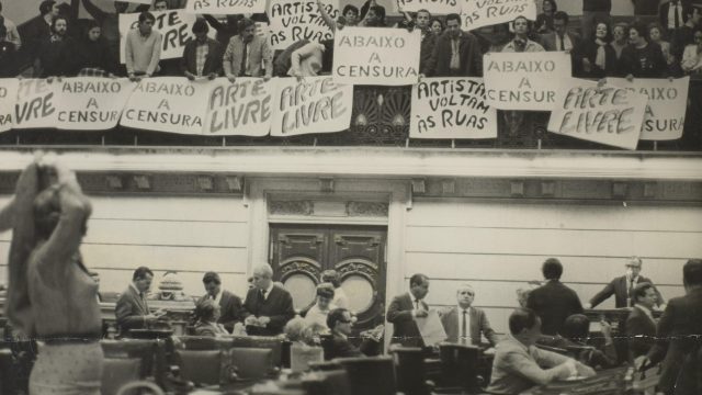 Para pesquisadores, registros mostram que os governos dos EUA tinham conhecimento das violações aos direitos humanos nas ditaduras latino-americanas. Na foto, manifestação de artistas contra a censura em 1968, na Câmara Municipal do Rio de Janeiro. Foto: Domínio público/Acervo Arquivo Nacional