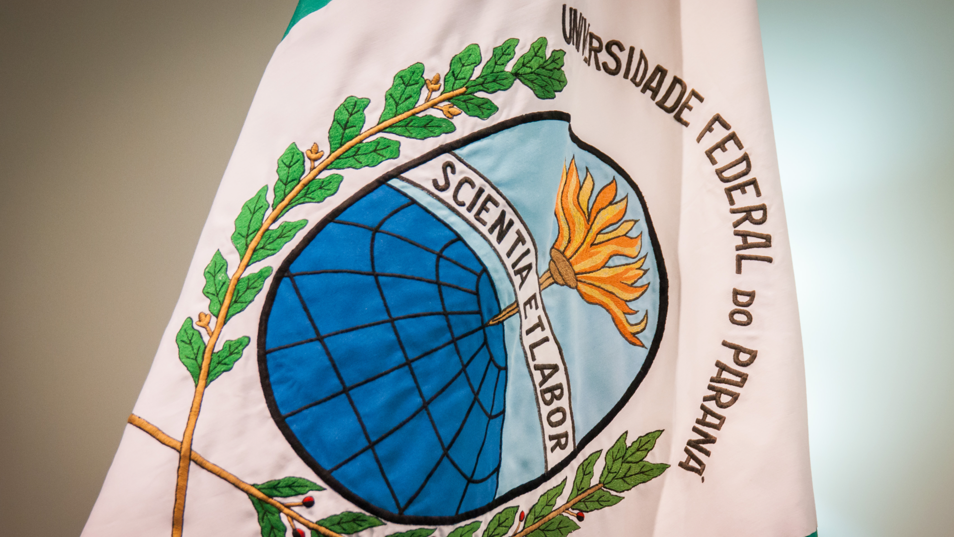 Bandeira da UFPR. Foto: Samira Chami Neves/Sucom-UFPR, 2016